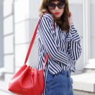 З чим носити червону сумку (95 фото): влітку лакову та шкіряну через плече жінкам, маленькі і спортивні, стильні образи