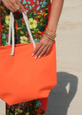 З чим носити червону сумку (95 фото): влітку лакову та шкіряну через плече жінкам, маленькі і спортивні, стильні образи