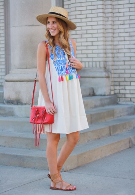 З чим носити червону сумку (95 фото): влітку лакову та шкіряну через плече жінкам, маленькі і спортивні, стильні образи