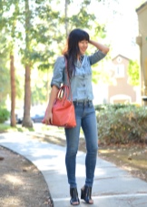 З чим носити червону сумку (95 фото): влітку лакову та шкіряну через плече жінкам, маленькі і спортивні, стильні образи