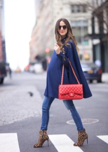 З чим носити червону сумку (95 фото): влітку лакову та шкіряну через плече жінкам, маленькі і спортивні, стильні образи