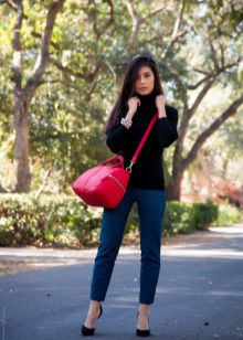 З чим носити червону сумку (95 фото): влітку лакову та шкіряну через плече жінкам, маленькі і спортивні, стильні образи