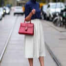 З чим носити червону сумку (95 фото): влітку лакову та шкіряну через плече жінкам, маленькі і спортивні, стильні образи