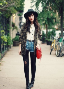 З чим носити червону сумку (95 фото): влітку лакову та шкіряну через плече жінкам, маленькі і спортивні, стильні образи