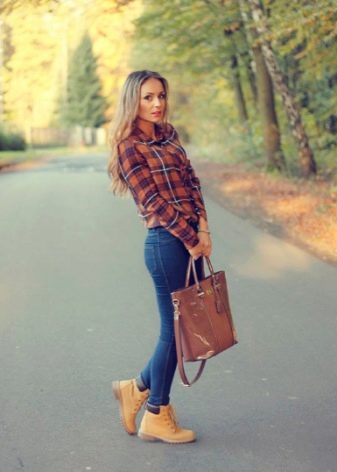 З чим носити «тімберленди»? Поєднання з джинсами і спортивними штанами, зелених і рудих, чорних та білих, блакитних і жовтих черевик