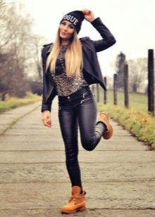 З чим носити «тімберленди»? Поєднання з джинсами і спортивними штанами, зелених і рудих, чорних та білих, блакитних і жовтих черевик