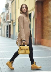 З чим носити «тімберленди»? Поєднання з джинсами і спортивними штанами, зелених і рудих, чорних та білих, блакитних і жовтих черевик