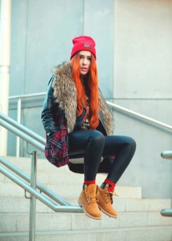 З чим носити «тімберленди»? Поєднання з джинсами і спортивними штанами, зелених і рудих, чорних та білих, блакитних і жовтих черевик