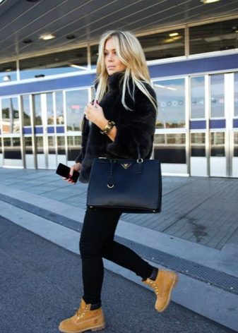 З чим носити «тімберленди»? Поєднання з джинсами і спортивними штанами, зелених і рудих, чорних та білих, блакитних і жовтих черевик