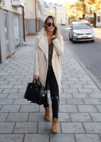 З чим носити «тімберленди»? Поєднання з джинсами і спортивними штанами, зелених і рудих, чорних та білих, блакитних і жовтих черевик