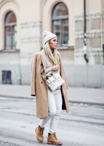 З чим носити «тімберленди»? Поєднання з джинсами і спортивними штанами, зелених і рудих, чорних та білих, блакитних і жовтих черевик