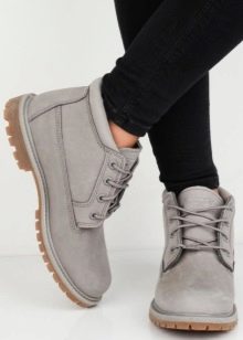 З чим носити «тімберленди»? Поєднання з джинсами і спортивними штанами, зелених і рудих, чорних та білих, блакитних і жовтих черевик