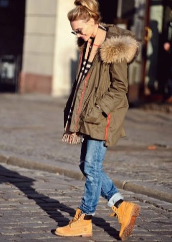 З чим носити «тімберленди»? Поєднання з джинсами і спортивними штанами, зелених і рудих, чорних та білих, блакитних і жовтих черевик