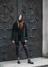 З чим носити жіночі черевики челсі? 78 фото Поєднання челсі без каблука з спідницею і сукнею, брюками і джинсами