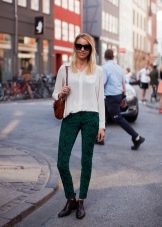 З чим носити жіночі черевики челсі? 78 фото Поєднання челсі без каблука з спідницею і сукнею, брюками і джинсами