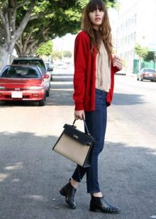 З чим носити жіночі черевики челсі? 78 фото Поєднання челсі без каблука з спідницею і сукнею, брюками і джинсами