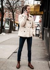 З чим носити жіночі черевики челсі? 78 фото Поєднання челсі без каблука з спідницею і сукнею, брюками і джинсами