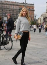 З чим носити жіночі черевики челсі? 78 фото Поєднання челсі без каблука з спідницею і сукнею, брюками і джинсами