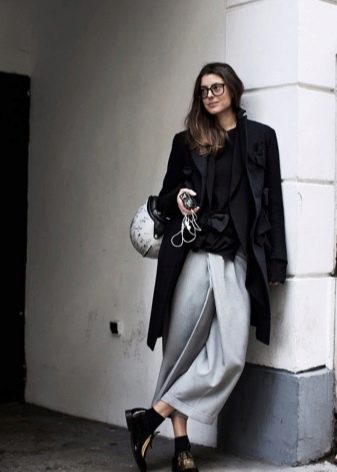 З чим носити жіночі черевики челсі? 78 фото Поєднання челсі без каблука з спідницею і сукнею, брюками і джинсами