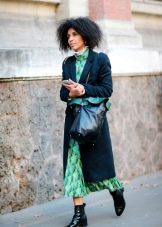 З чим носити жіночі черевики челсі? 78 фото Поєднання челсі без каблука з спідницею і сукнею, брюками і джинсами