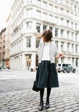 З чим носити жіночі черевики челсі? 78 фото Поєднання челсі без каблука з спідницею і сукнею, брюками і джинсами