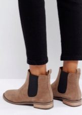 З чим носити жіночі черевики челсі? 78 фото Поєднання челсі без каблука з спідницею і сукнею, брюками і джинсами