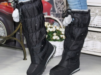 З чим носити жіночі дутики (54 фото): з пальто або курткою, зимові білі і чорні моделі з шубою і сукнею, з пуховиком і спідницею