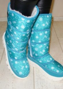 З чим носити жіночі дутики (54 фото): з пальто або курткою, зимові білі і чорні моделі з шубою і сукнею, з пуховиком і спідницею