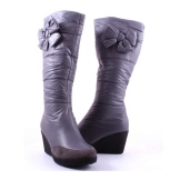 З чим носити жіночі дутики (54 фото): з пальто або курткою, зимові білі і чорні моделі з шубою і сукнею, з пуховиком і спідницею