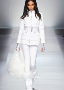 З чим носити жіночі дутики (54 фото): з пальто або курткою, зимові білі і чорні моделі з шубою і сукнею, з пуховиком і спідницею