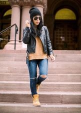 З чим носити жіночі тімберленди? 66 фото Образи з сукнею і спідницею, з пальто і джинсами, з рожевими і чорними черевиками на осінь