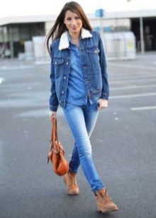 З чим носити жіночі тімберленди? 66 фото Образи з сукнею і спідницею, з пальто і джинсами, з рожевими і чорними черевиками на осінь