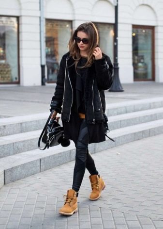 З чим носити жіночі тімберленди? 66 фото Образи з сукнею і спідницею, з пальто і джинсами, з рожевими і чорними черевиками на осінь