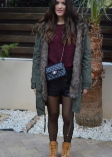 З чим носити жіночі тімберленди? 66 фото Образи з сукнею і спідницею, з пальто і джинсами, з рожевими і чорними черевиками на осінь