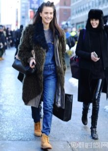 З чим носити жіночі тімберленди? 66 фото Образи з сукнею і спідницею, з пальто і джинсами, з рожевими і чорними черевиками на осінь