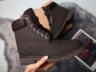 З чим носити жіночі тімберленди? 66 фото Образи з сукнею і спідницею, з пальто і джинсами, з рожевими і чорними черевиками на осінь