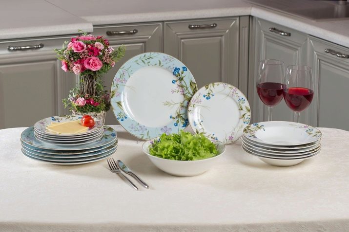 З чого роблять тарілки? Скляні і керамічні, фарфорові і пластикові, металеві та глиняні тарілки. Плюси і мінуси багаторазового посуду з нержавіючої сталі і сталі