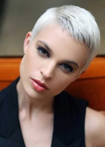 Зачіска «їжачок» (36 фото): плюси і мінуси жіночої стрижки на коротких волоссі. Технологія створення зачісок «довгий їжачок» і з поголеними скронями для дівчат