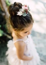Зачіски для дівчаток на весілля (46 фото): дитячі зачіски на 10-14 років, красиві весільні варіанти для дітей від 5 років