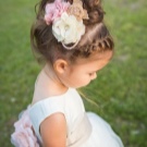 Зачіски для дівчаток на весілля (46 фото): дитячі зачіски на 10-14 років, красиві весільні варіанти для дітей від 5 років