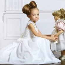 Зачіски для дівчаток на весілля (46 фото): дитячі зачіски на 10-14 років, красиві весільні варіанти для дітей від 5 років