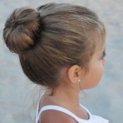 Зачіски для дівчаток на весілля (46 фото): дитячі зачіски на 10-14 років, красиві весільні варіанти для дітей від 5 років