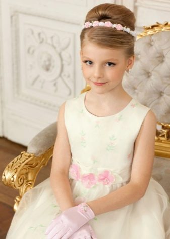 Зачіски для дівчаток на весілля (46 фото): дитячі зачіски на 10-14 років, красиві весільні варіанти для дітей від 5 років