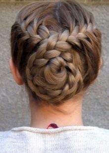 Зачіски для дівчаток на весілля (46 фото): дитячі зачіски на 10-14 років, красиві весільні варіанти для дітей від 5 років