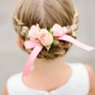 Зачіски для дівчаток на весілля (46 фото): дитячі зачіски на 10-14 років, красиві весільні варіанти для дітей від 5 років