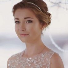 Зачіски для густого волосся (32 фото): жіночі зачіски для дівчат з короткими, довгими волоссям і волоссям середньої довжини. Як правильно укладати?