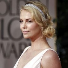 Зачіски для густого волосся (32 фото): жіночі зачіски для дівчат з короткими, довгими волоссям і волоссям середньої довжини. Як правильно укладати?