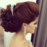 Зачіски для густого волосся (32 фото): жіночі зачіски для дівчат з короткими, довгими волоссям і волоссям середньої довжини. Як правильно укладати?