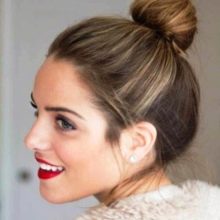 Зачіски для густого волосся (32 фото): жіночі зачіски для дівчат з короткими, довгими волоссям і волоссям середньої довжини. Як правильно укладати?