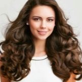 Зачіски для густого волосся (32 фото): жіночі зачіски для дівчат з короткими, довгими волоссям і волоссям середньої довжини. Як правильно укладати?